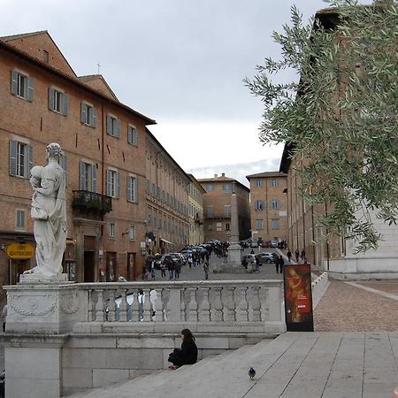 Guest House Domus Urbino Bagian luar foto