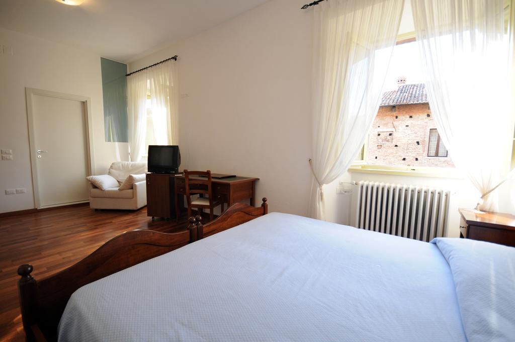 Guest House Domus Urbino Bagian luar foto